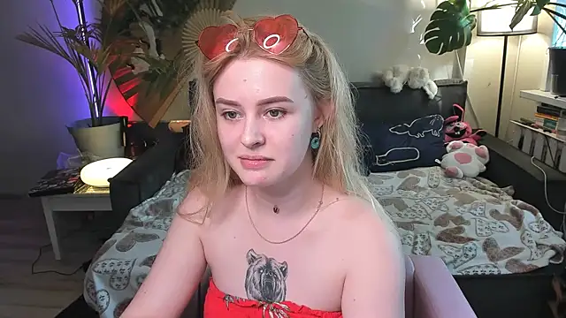 Alexa Pirs online show from May 18, 2:45 pm
