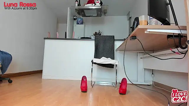 LunaRossaCam online show from February 9, 7:05 pm