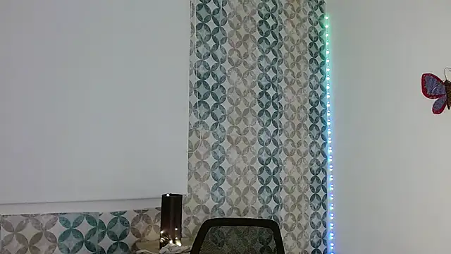 Emilybateee online show from February 14, 3:58 pm