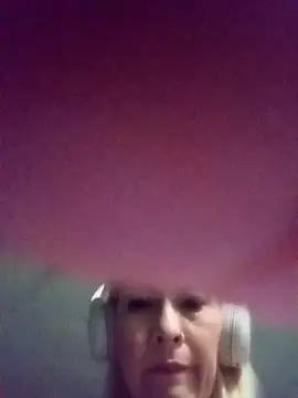 CandieGilson   online show from April 9, 10:20 am