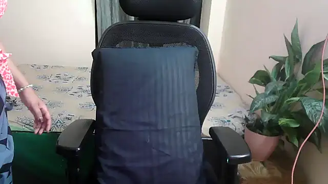 megancatluna online show from April 4, 4:22 am