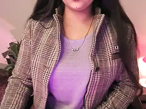 megancatluna online show from December 18, 6:18 am