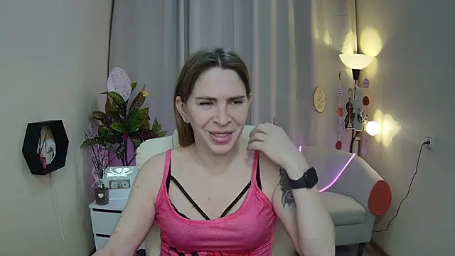 TessaDaybreak online show from April 4, 8:24 am