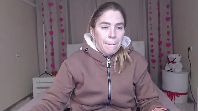 TessaDaybreak online show from February 6, 7:23 am