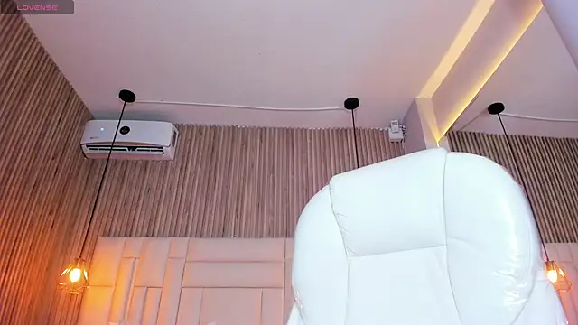 MelanieHillss online show from September 24, 4:55 am