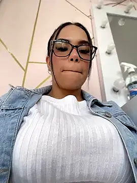 Naatalia online show from June 26, 6:20 pm