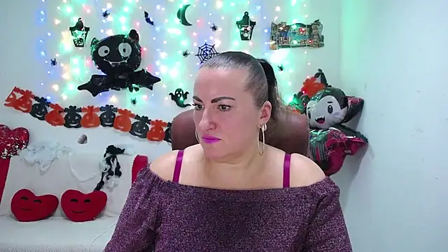 DianaMGG online show from October 18, 5:15 pm