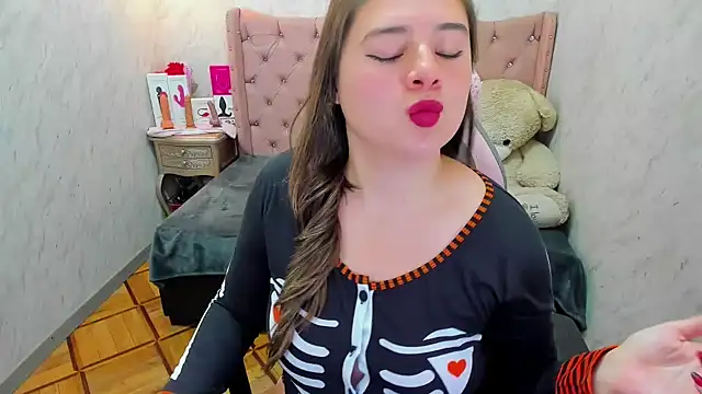 Lianngrace online show from October 17, 2:31 pm