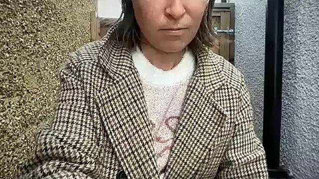 eatmypie69 online show from September 12, 9:40 am