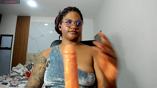 ZahraRose online show from March 20, 10:58 pm