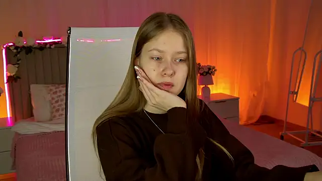 EveMundie online show from February 12, 6:37 am