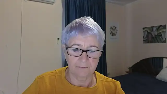 Sandra Snowflake online show from November 9, 5:03 am