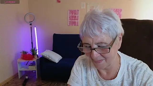 Sandra Snowflake online show from June 11, 12:13 pm