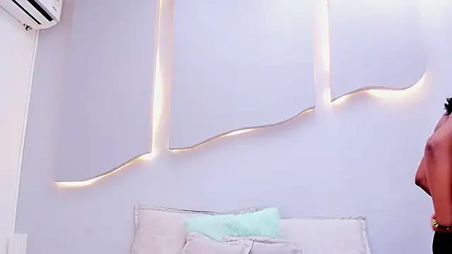 EmilyDiaaz online show from May 1, 12:52 pm