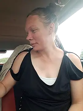 redsparrowXxXx online show from April 18, 7:00 am