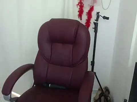 Mature 2025 online show from March 19, 6:34 pm