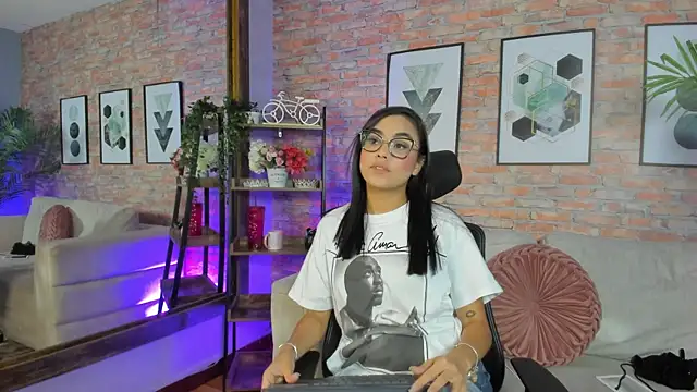 Lucia Brown  online show from October 8, 4:22 pm