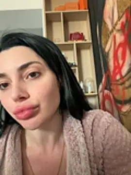 Mia Splash online show from April 7, 3:03 pm