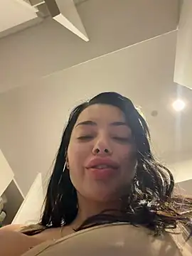 Mia Splash online show from May 12, 3:48 am