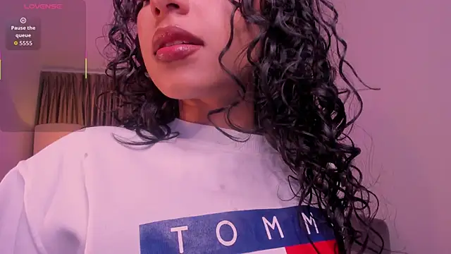 hannah thomson  online show from December 20, 4:38 am