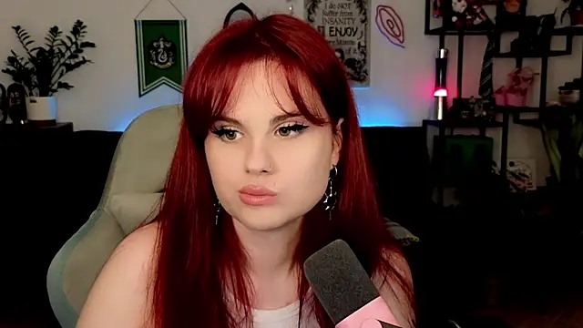 Della Ideal online show from February 9, 7:05 pm