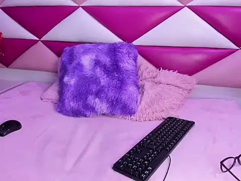 Lexy Petite  online show from February 8, 11:40 pm