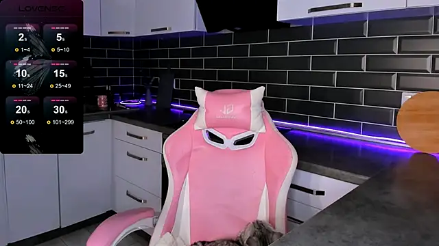 EmmaVictori1 online show from October 13, 7:11 am