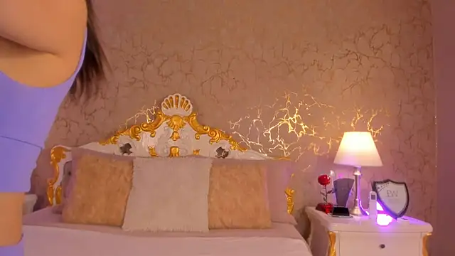 ScarlettWallace online show from April 14, 7:25 pm