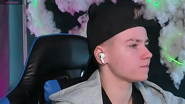 Jean Wilsons online show from April 14, 11:43 am