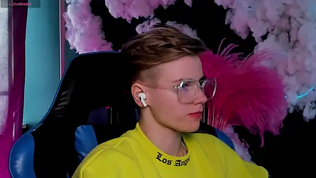 Jean Wilsons online show from April 17, 11:12 am