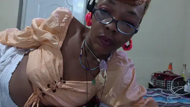 Ladyzee25 online show from October 18, 2:09 pm