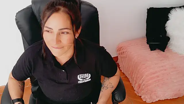 luna lgomez  online show from March 24, 7:08 pm