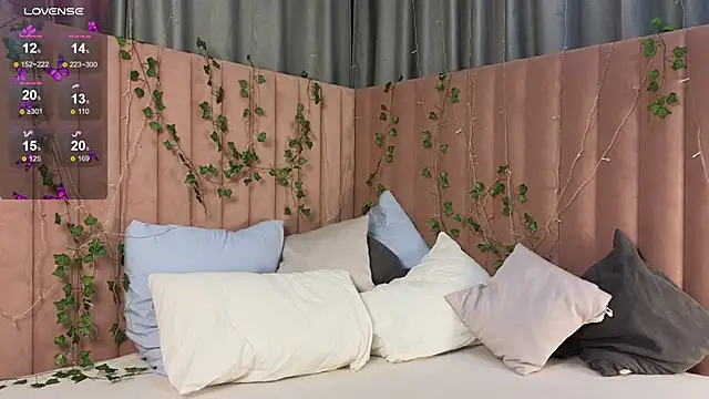 meow mellie online show from October 6, 2:06 am