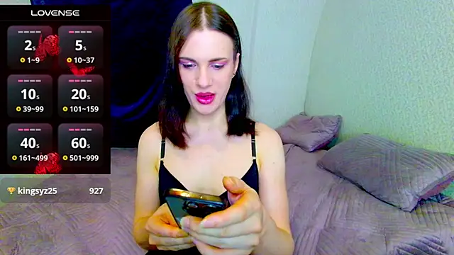 Nicole Redfields online show from April 10, 6:30 am