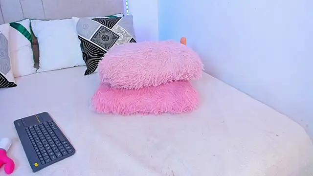 SusanSimpson16 online show from November 17, 8:31 pm