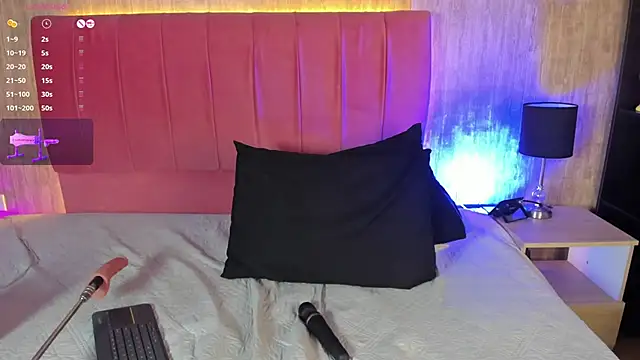 mandy-moore online show from April 10, 8:09 am