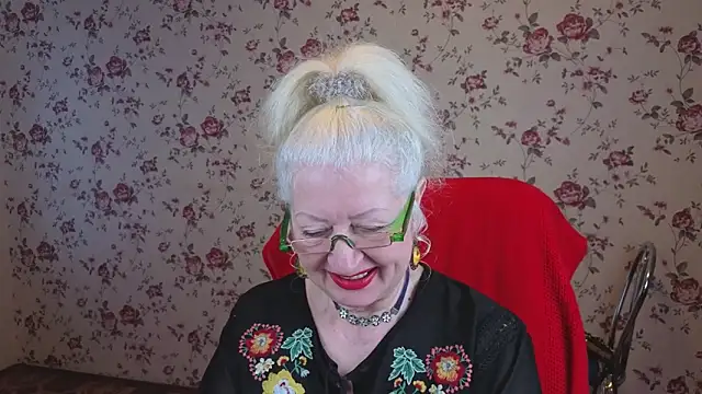 Maya Mayflower online show from November 30, 5:00 am