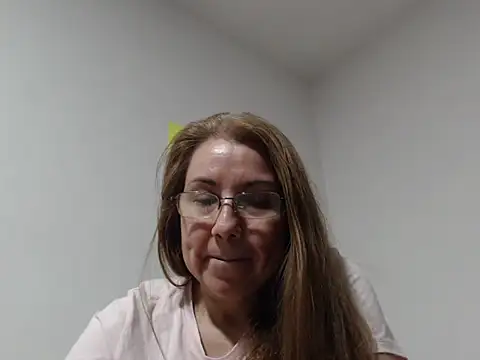 GiaLuvv11 online show from May 4, 3:43 am