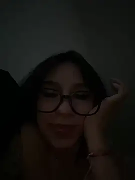 Vivi luv online show from April 11, 11:30 pm