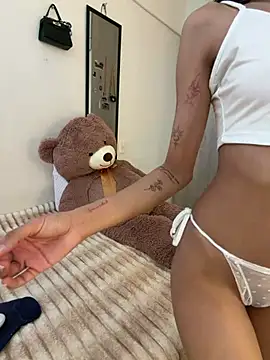 ZaraLuuv online show from April 4, 6:07 pm