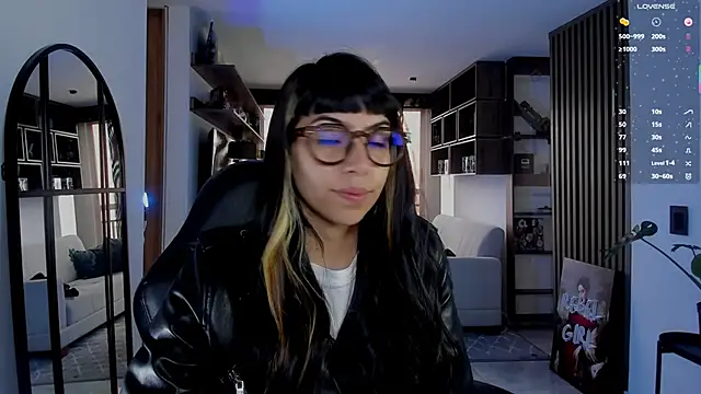 Saraa Desiree online show from March 19, 3:16 pm