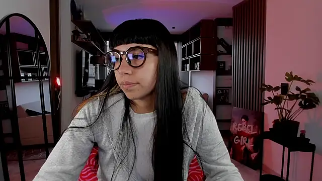 Saraa Desiree online show from February 14, 8:44 pm