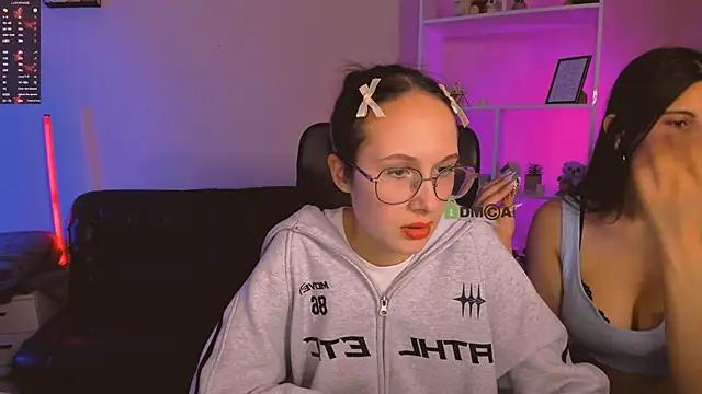 mona cloud online show from November 25, 8:31 pm