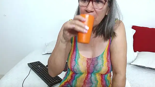 victoria wayne online show from December 14, 10:10 am