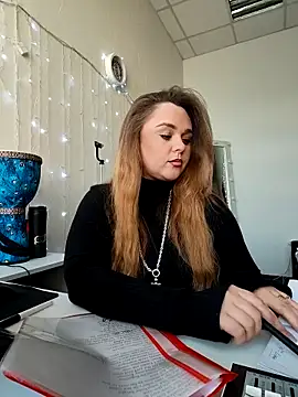 Juicy PeachLux online show from February 6, 7:45 am