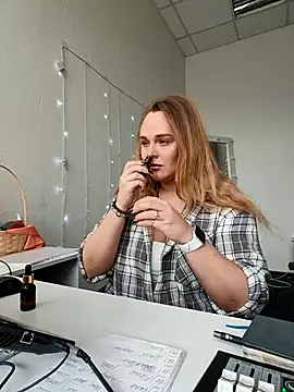 Juicy PeachLux online show from October 5, 7:46 am