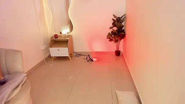 grace tom online show from November 29, 3:43 am