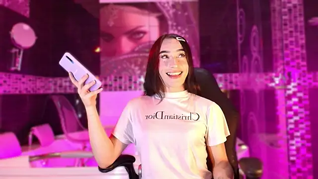 Small Hot19 online show from March 17, 10:08 am