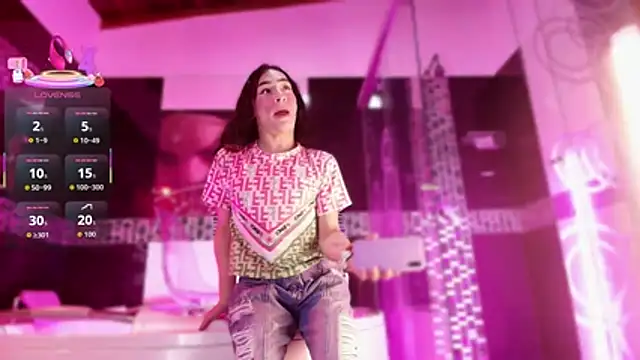 Small Hot19 online show from February 3, 10:20 am