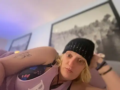 KITTYBOOBOOFUXX online show from April 13, 8:15 am